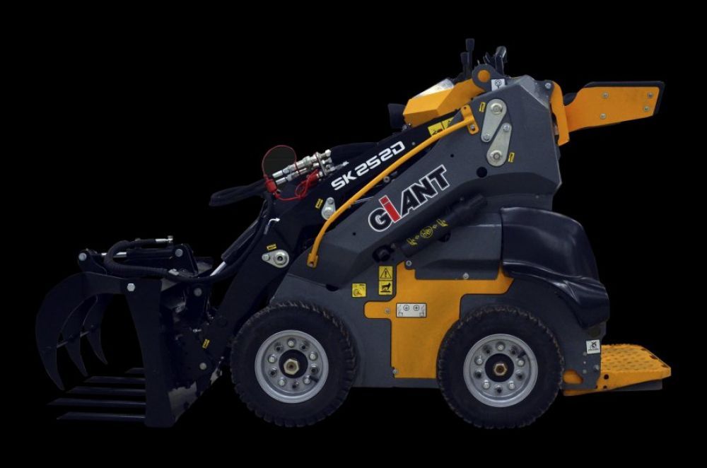 Mini smykový nakladač GiANT SK 252 D - Obrázek 5