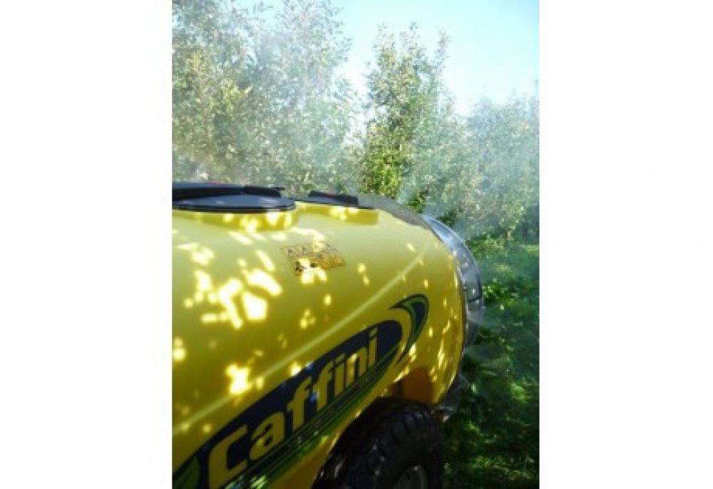 Tažený postřikovač za traktor a malotraktor CAFFINI TREND - Obrázek 2
