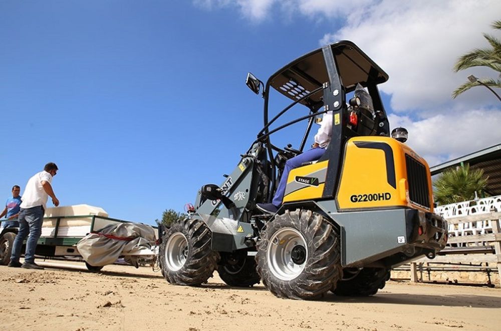 Kloubový nakladač GiANT G2200 HD - Obrázek 3