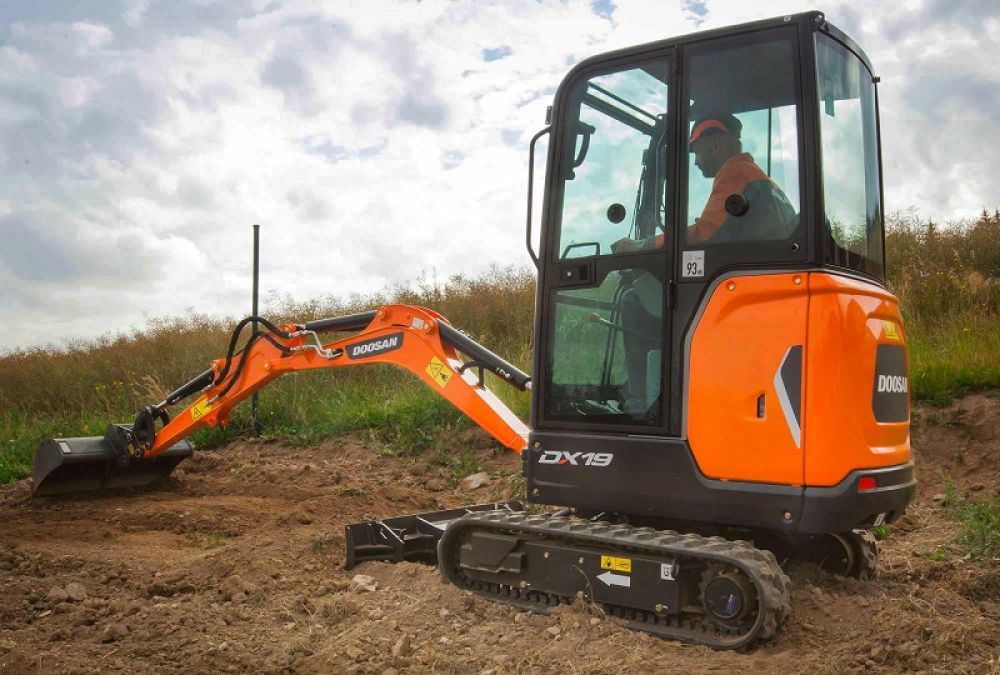 Minibagr DEVELON DX19 - Obrázek 4