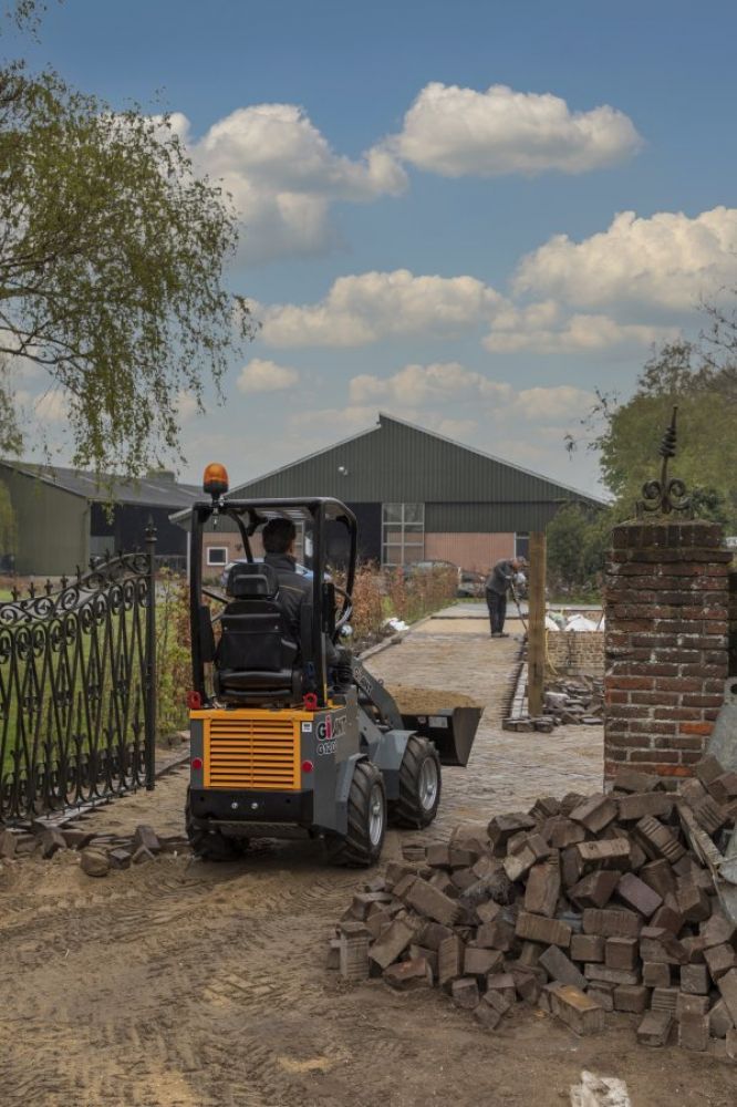 Teleskopický nakladač GiANT G1200 TELE - Obrázek 1
