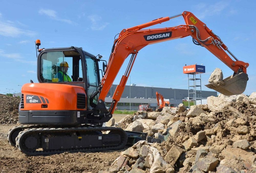 Minibagr DEVELON DX62R-3 - Obrázek 4
