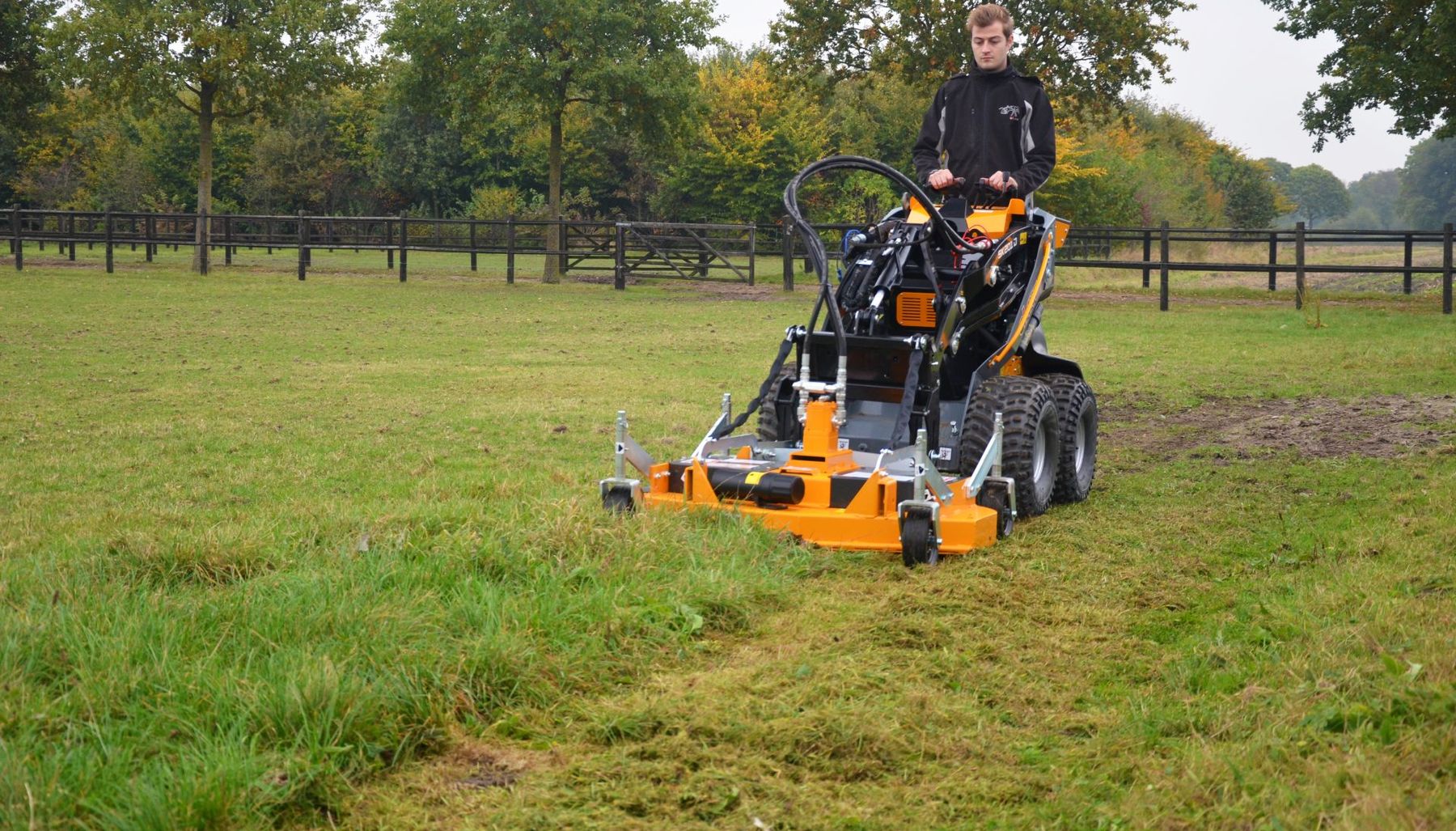 Mini smykový nakladač GIANT SK 202 D