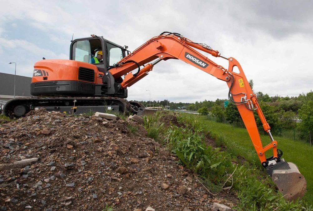 Minibagr DEVELON DX85R-3 - Obrázek 4