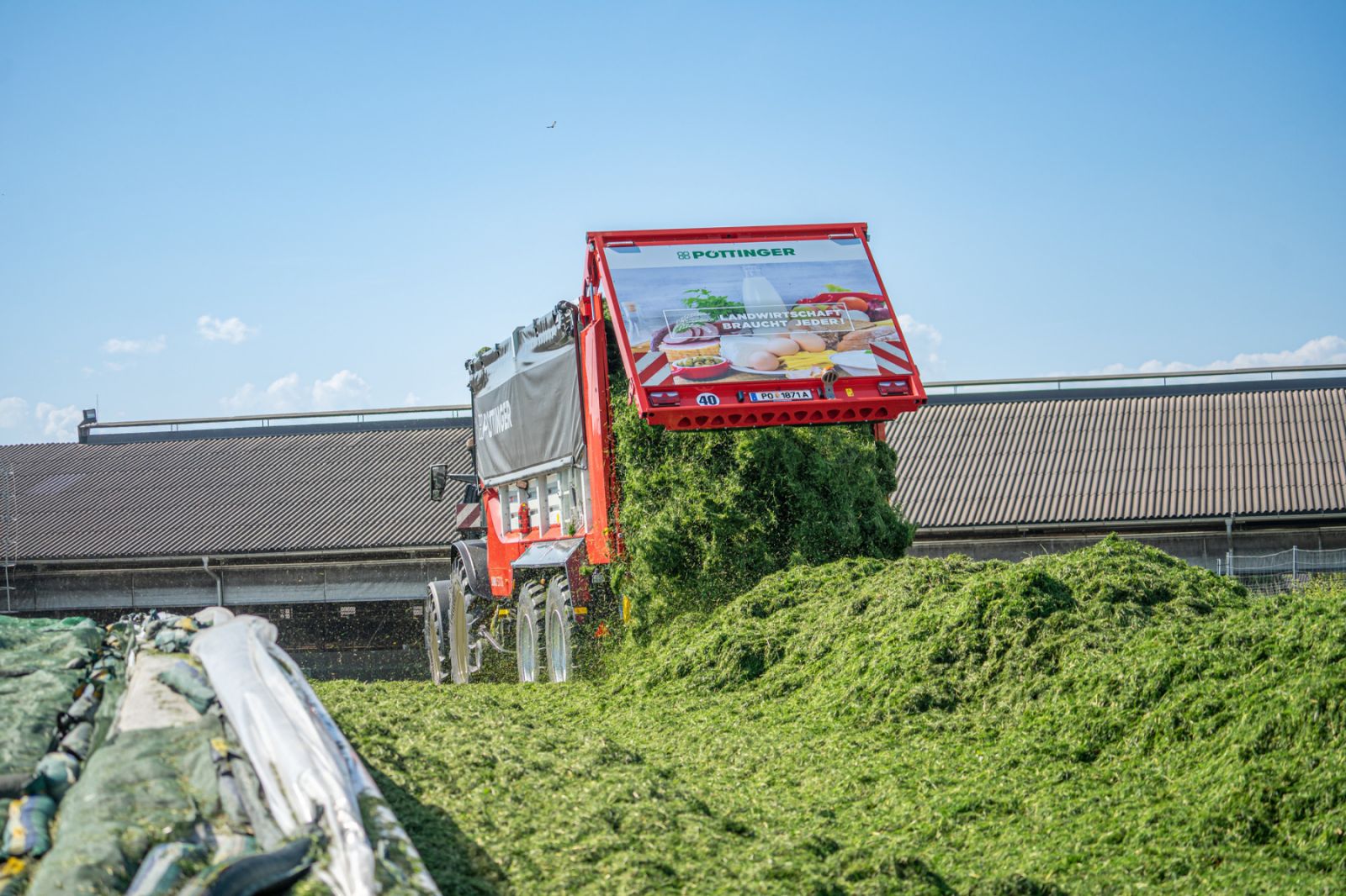 JUMBO 5000 Víceúčelové samosběrací vozy s válcovým vkládacím ústrojím